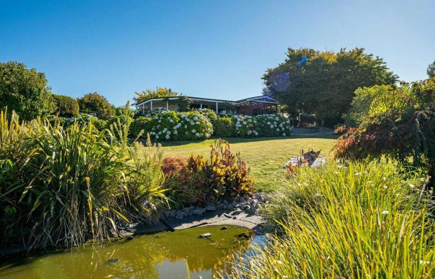 Mountviews Lodge Taupo Exterior photo